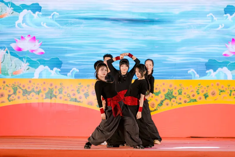 Together We Shine: What Asian Ensemble Culture Can Teach a Lonely America About Belonging